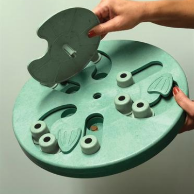 BRAIN TOY I DOG WORKER I NINA OTTOSSON